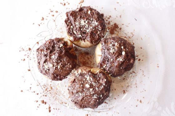 Pesche al cioccolato – Oven Baked Peaches Stuffed with Amaretti Cookies and Chocolate