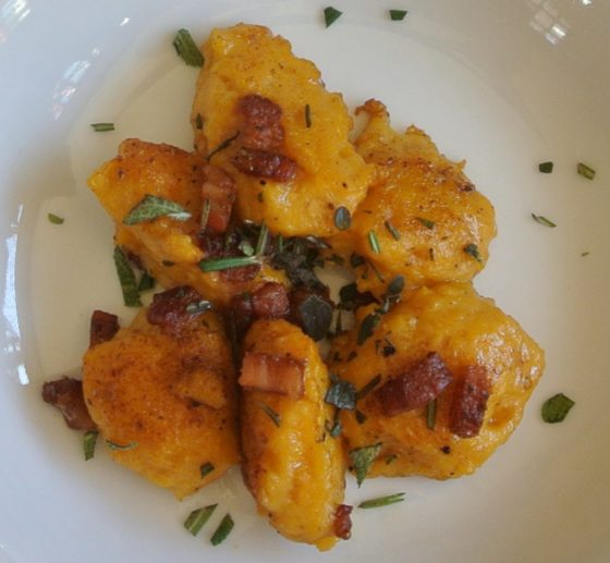 Butternut squash gnocchi sautéed with pancetta (Gnocchi di zucca saltati con pancetta croccante)