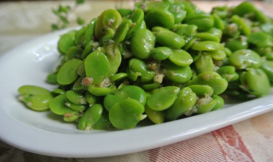 Fave alle acciughe (Fava beans with anchovies)
